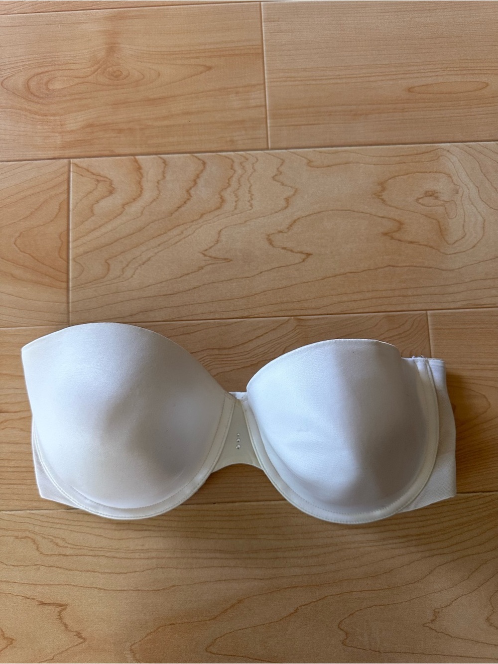 Victoria's Secret 34DD White Strapless Lined Seamless Molded Cups bra Biofit